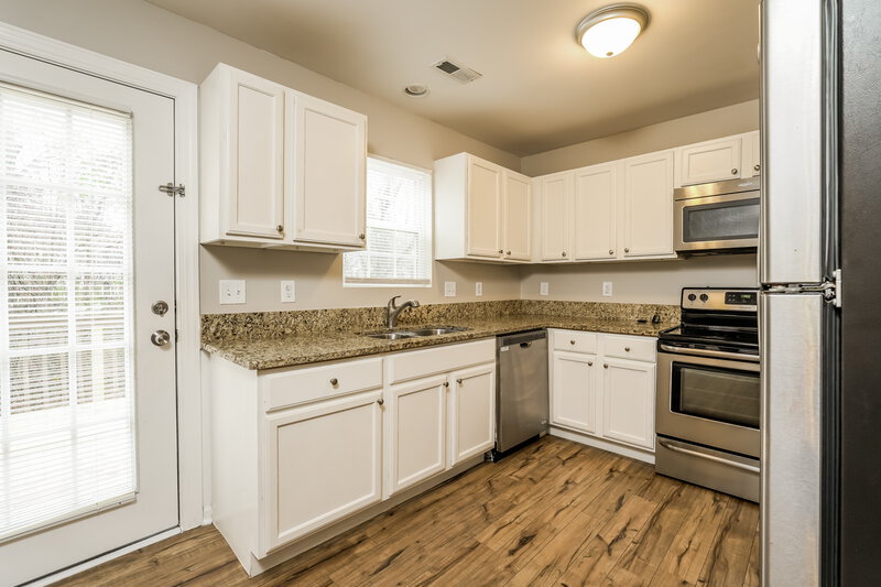 1,905/Mo, 4018 Mountainridge Dr Greensboro, NC 27401 Kitchen View