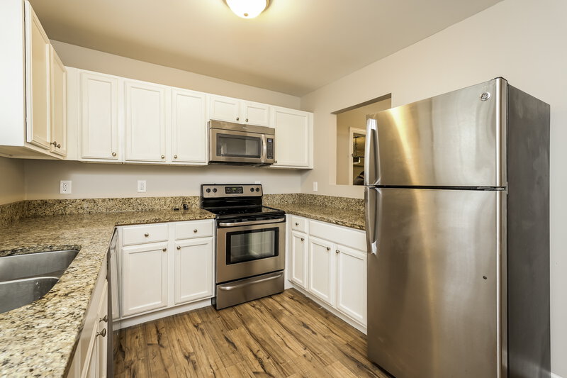 1,905/Mo, 4018 Mountainridge Dr Greensboro, NC 27401 Kitchen View 3