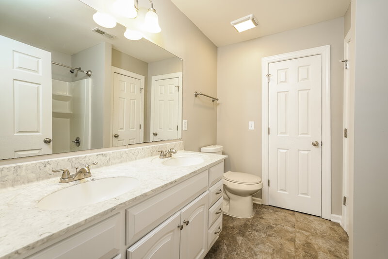 1,905/Mo, 4018 Mountainridge Dr Greensboro, NC 27401 Main Bathroom View