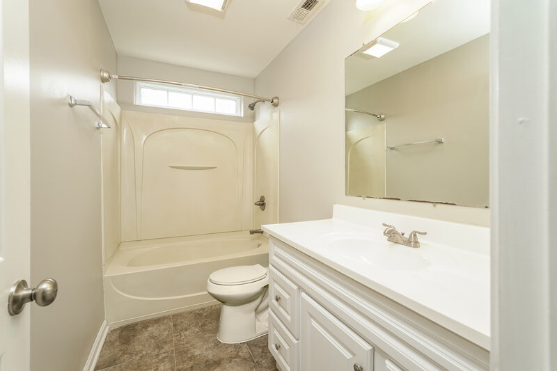 1,905/Mo, 4018 Mountainridge Dr Greensboro, NC 27401 Bathroom View