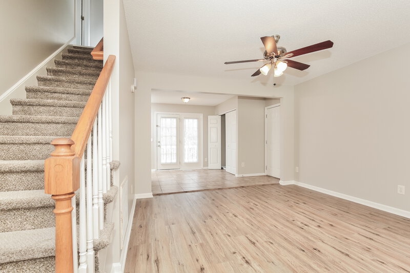 2,590/Mo, 306 Murraylane Rd Greensboro, NC 27405 Living Room View