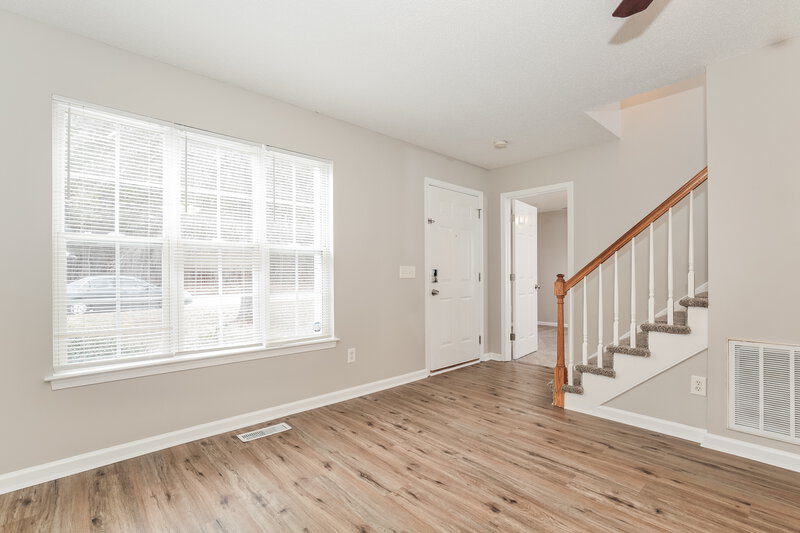 2,590/Mo, 306 Murraylane Rd Greensboro, NC 27405 Living Room View 2