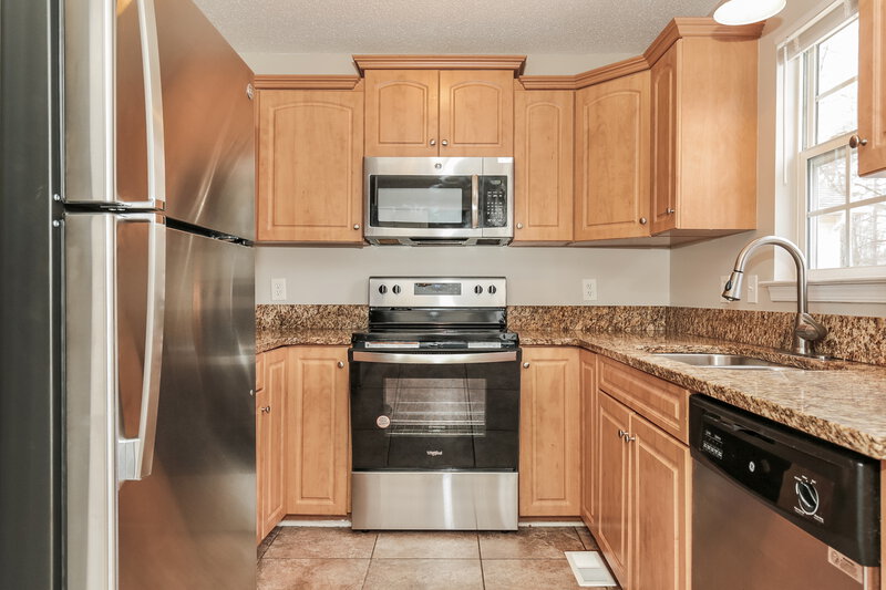 2,590/Mo, 306 Murraylane Rd Greensboro, NC 27405 Kitchen View