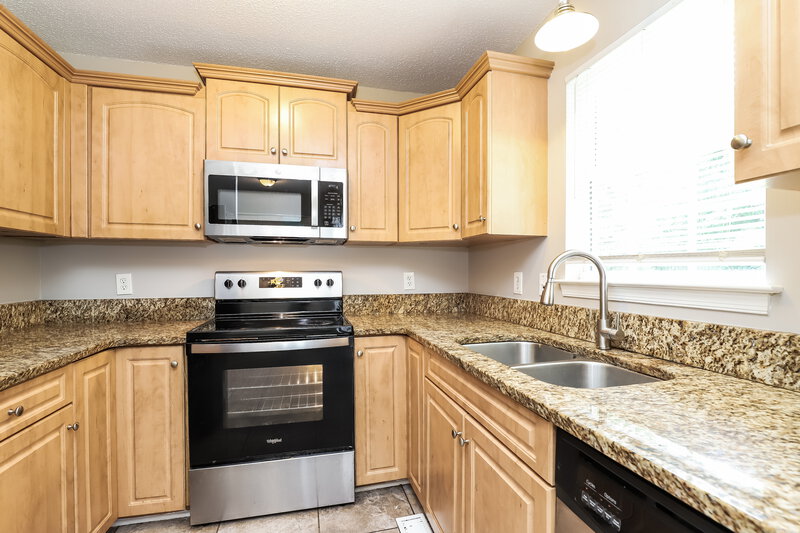 1,815/Mo, 306 Murraylane Rd Greensboro, NC 27405 Kitchen View