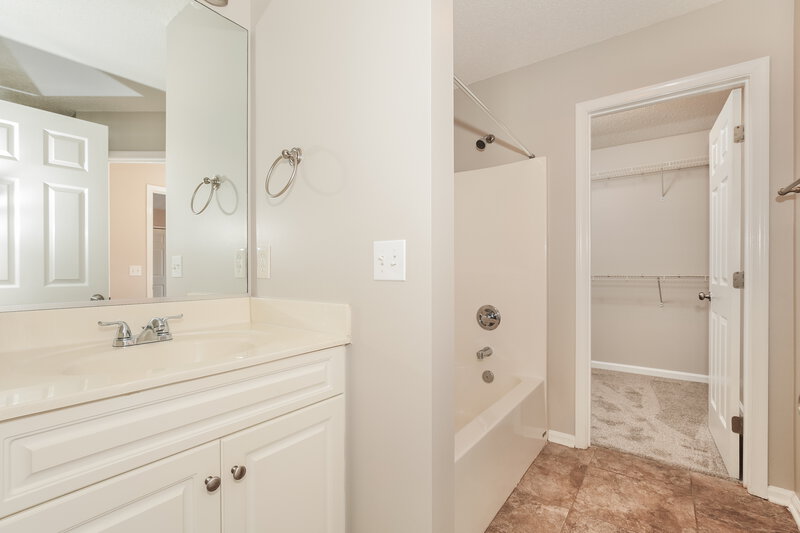 2,590/Mo, 306 Murraylane Rd Greensboro, NC 27405 Main Bathroom View