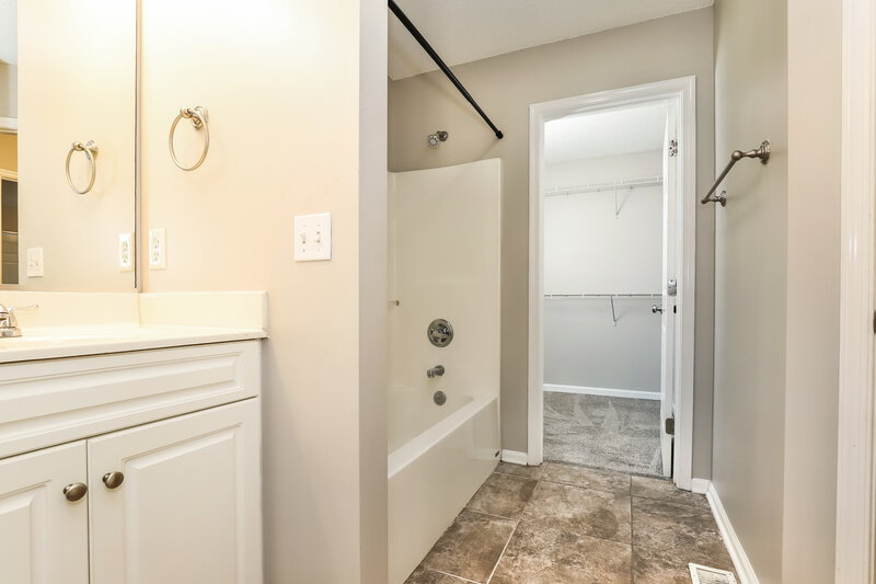 1,815/Mo, 306 Murraylane Rd Greensboro, NC 27405 Main Bathroom View