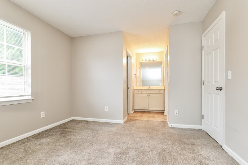1,815/Mo, 306 Murraylane Rd Greensboro, NC 27405 Main Bathroom View 2