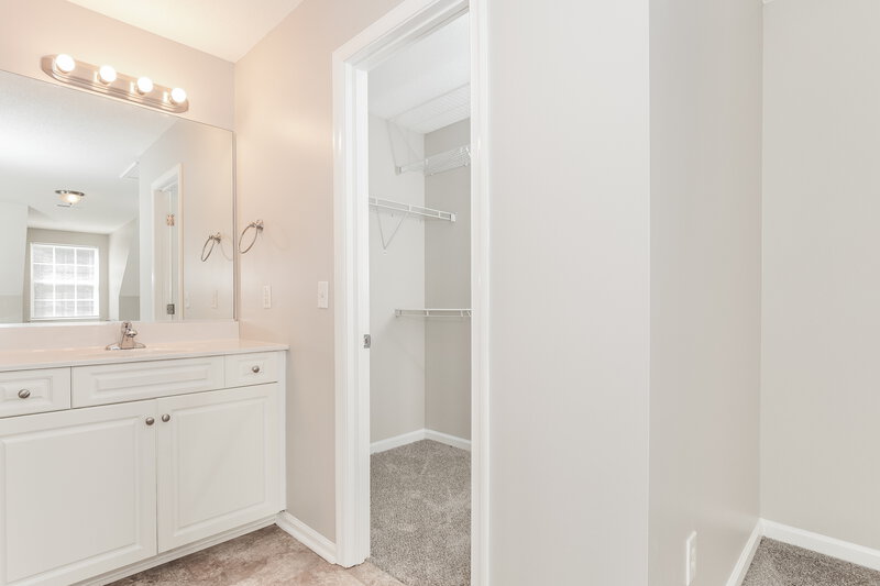 2,590/Mo, 306 Murraylane Rd Greensboro, NC 27405 Bathroom View 2