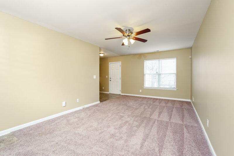 1,650/Mo, 3602 Sherbourne Ln Greensboro, NC 27405 Living Room View 3