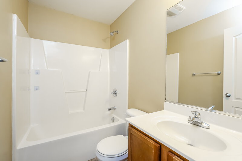 1,650/Mo, 3602 Sherbourne Ln Greensboro, NC 27405 Bathroom View