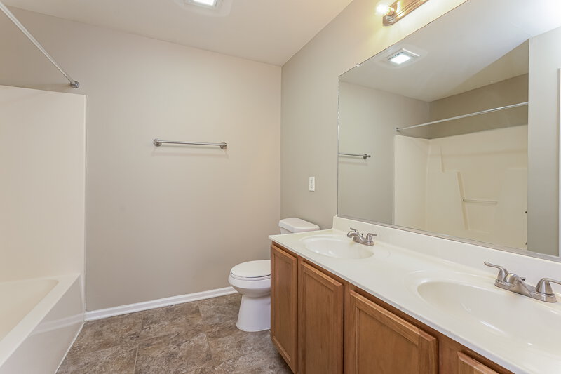 1,600/Mo, 5624 Fairway Forest Dr Winston-Salem, NC 27105 Main Bathroom View