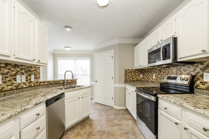 1,945/Mo, 5315 Springhouse Farm Rd Winston-Salem, NC 27107 Kitchen View