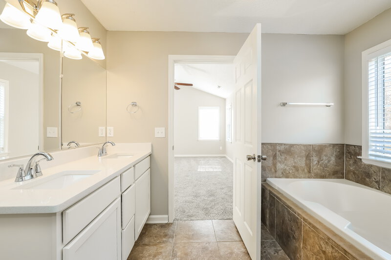 1,945/Mo, 5315 Springhouse Farm Rd Winston-Salem, NC 27107 Main Bathroom View