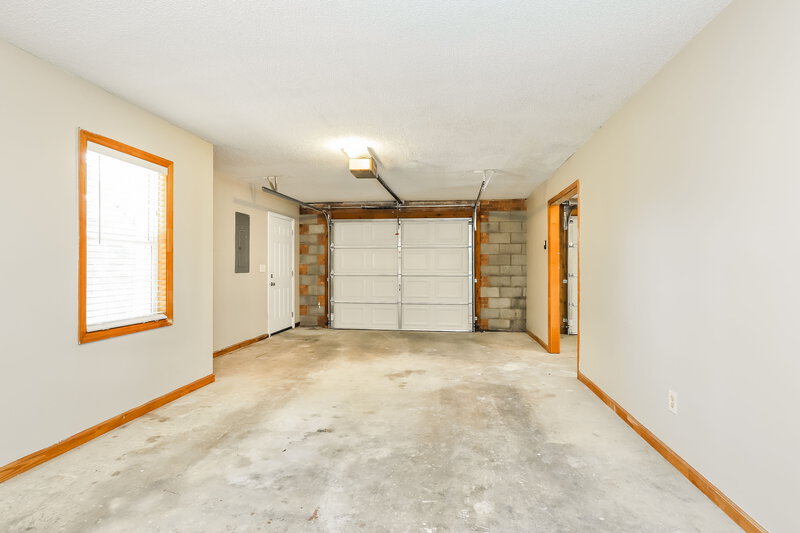 1,945/Mo, 5315 Springhouse Farm Rd Winston-Salem, NC 27107 Garage View