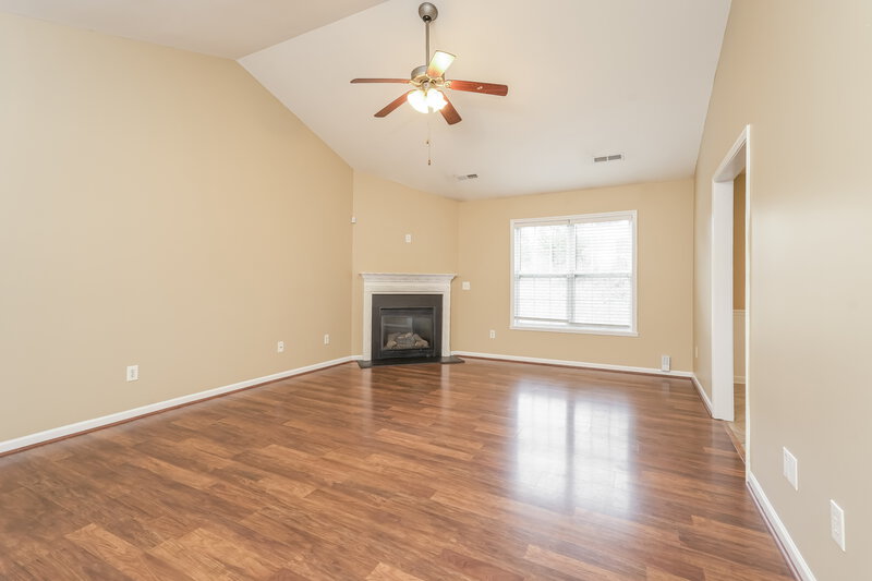 1,670/Mo, 312 Walden Ridge Ct Winston-Salem, NC 27127 Living Room View