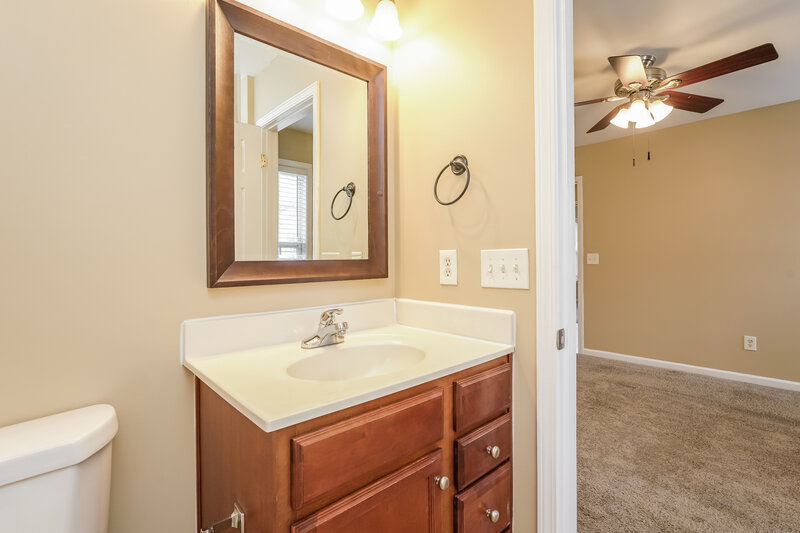 1,670/Mo, 312 Walden Ridge Ct Winston-Salem, NC 27127 Main Bathroom View 2