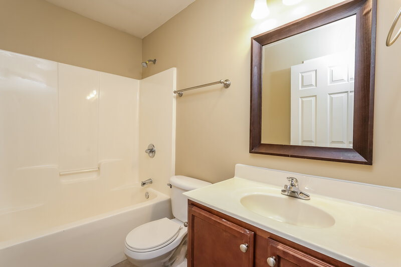 1,670/Mo, 312 Walden Ridge Ct Winston-Salem, NC 27127 Bathroom View