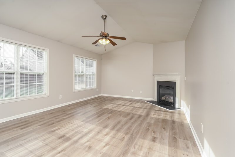 1,725/Mo, 4031 Village Park Ct Winston-Salem, NC 27127 Living Room View