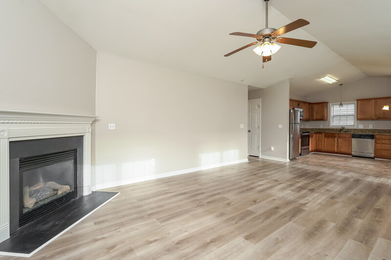 1,725/Mo, 4031 Village Park Ct Winston-Salem, NC 27127 Living Room View 3