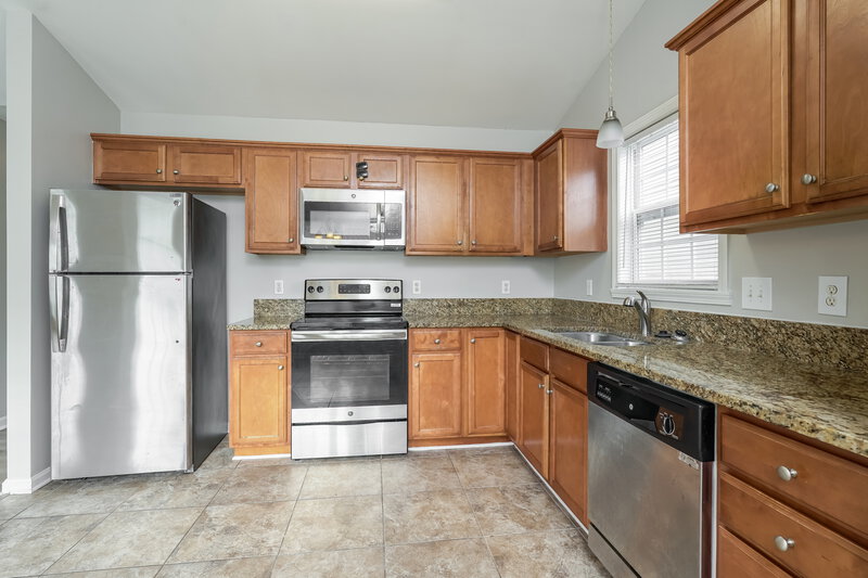 1,725/Mo, 4031 Village Park Ct Winston-Salem, NC 27127 Kitchen View 2