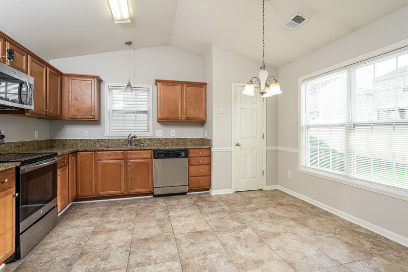 1,725/Mo, 4031 Village Park Ct Winston-Salem, NC 27127 Kitchen View 3