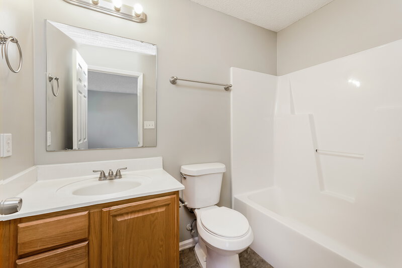 1,470/Mo, 4655 Beckel Rd Winston-Salem, NC 27127 Main Bathroom View