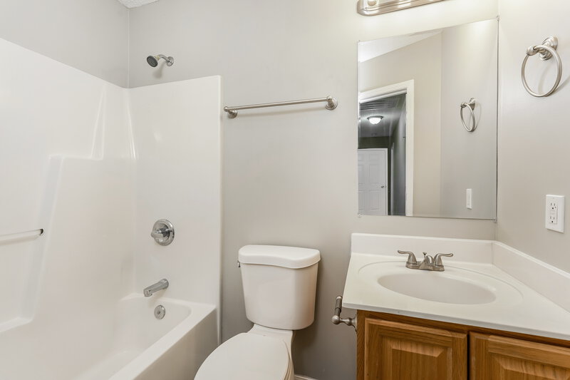 1,470/Mo, 4655 Beckel Rd Winston-Salem, NC 27127 Bathroom View