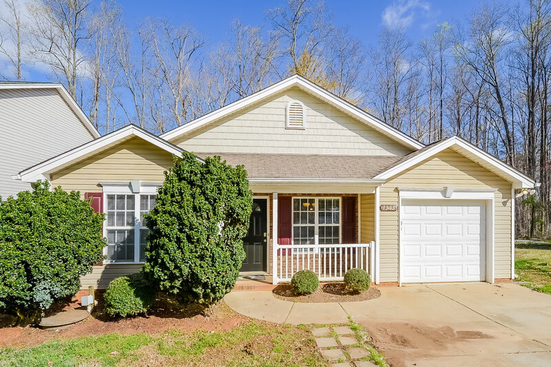 1,750/Mo, 1913 Lees Chapel Rd Greensboro, NC 27405 External View