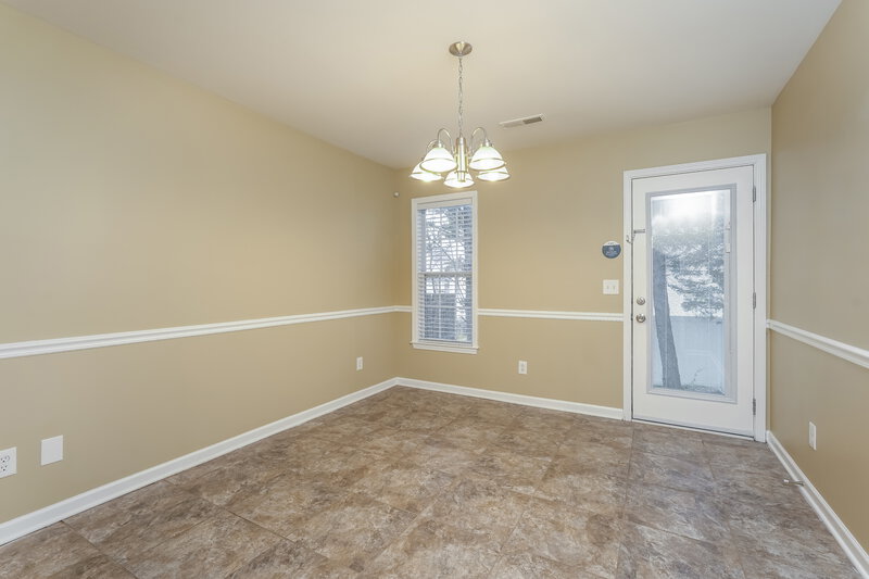 2,750/Mo, 6129 Birkdale Dr High Point, NC 27265 Dining Room View