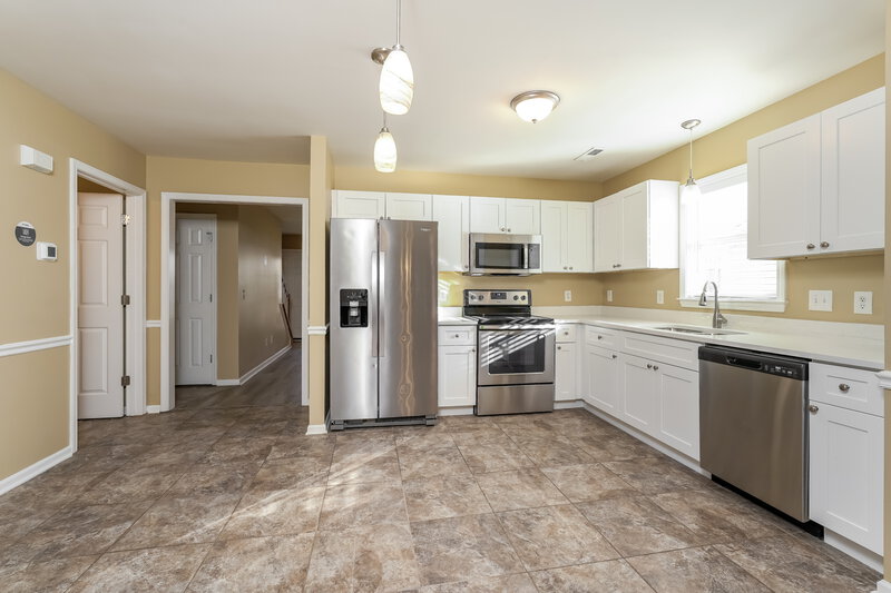 2,750/Mo, 6129 Birkdale Dr High Point, NC 27265 Kitchen View 2