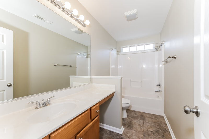 1,760/Mo, 5798 Misty Hill Circle Clemmons, NC 27012 Bathroom View