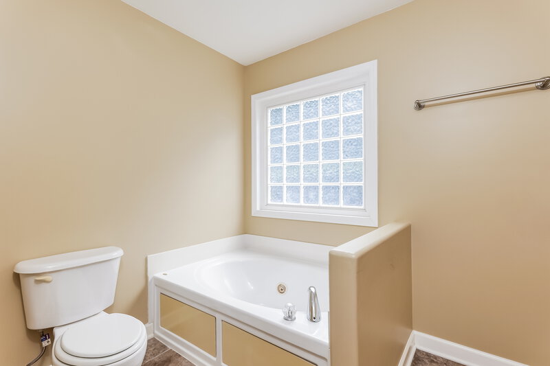 1,755/Mo, 880 Trillium Ln Winston-Salem, NC 27127 Bathroom View