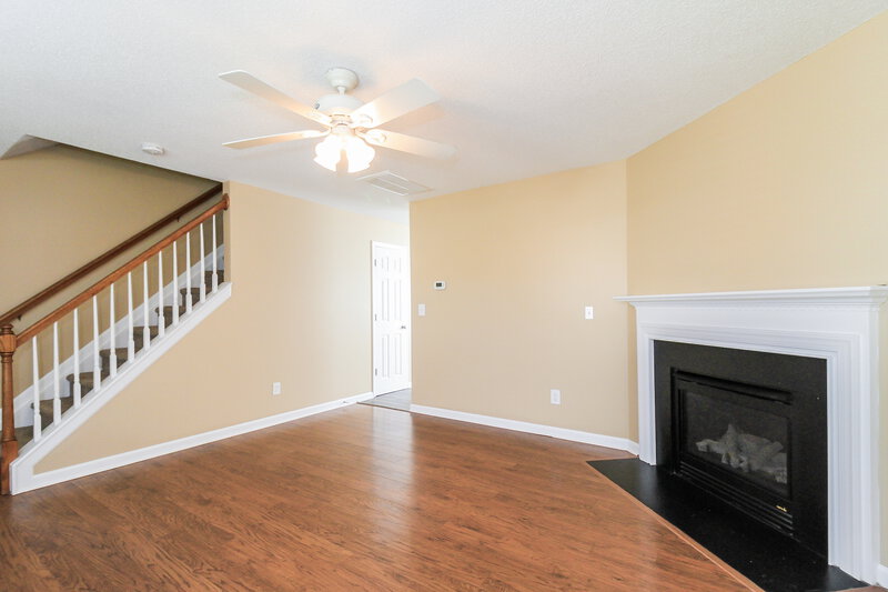 2,020/Mo, 300 Creekview Dr Kernersville, NC 27284 Living Room View 2