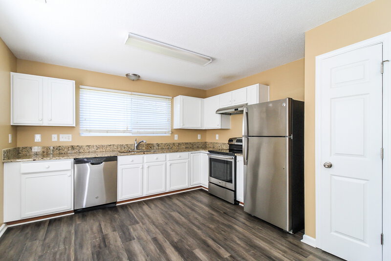 2,020/Mo, 300 Creekview Dr Kernersville, NC 27284 Kitchen View