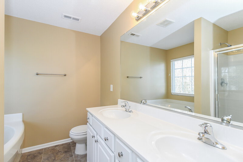 2,020/Mo, 300 Creekview Dr Kernersville, NC 27284 Master Bathroom View