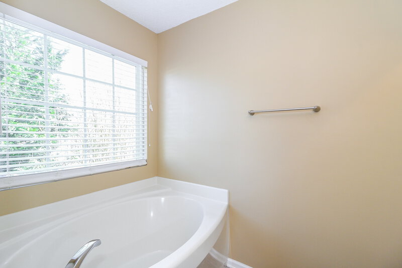 2,020/Mo, 300 Creekview Dr Kernersville, NC 27284 Master Bathroom View 2