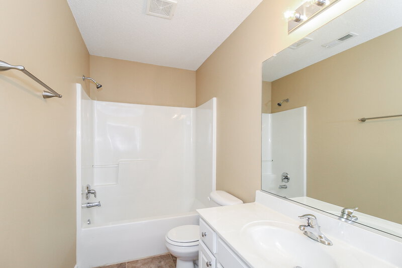 2,020/Mo, 300 Creekview Dr Kernersville, NC 27284 Bathroom View 2