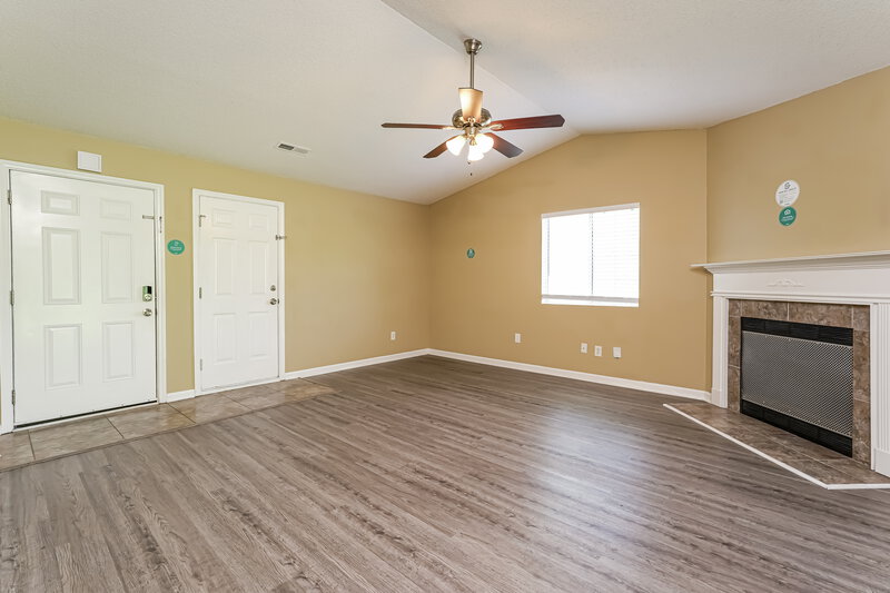 1,760/Mo, 2650 Stratford Lake Rd Winston-Salem, NC 27103 Living Room View