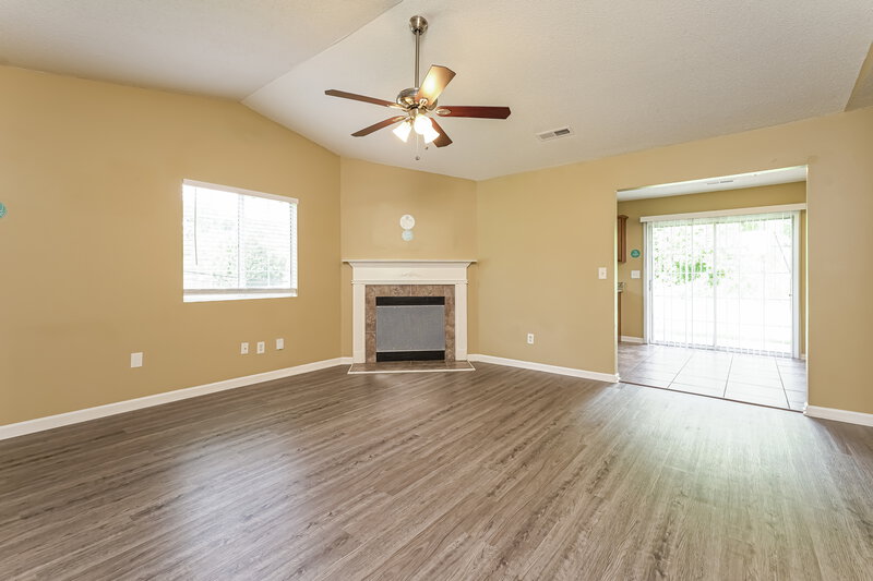 1,760/Mo, 2650 Stratford Lake Rd Winston-Salem, NC 27103 Living Room View 3