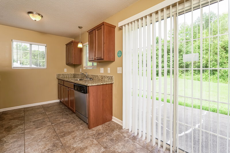 1,760/Mo, 2650 Stratford Lake Rd Winston-Salem, NC 27103 Dining Room View