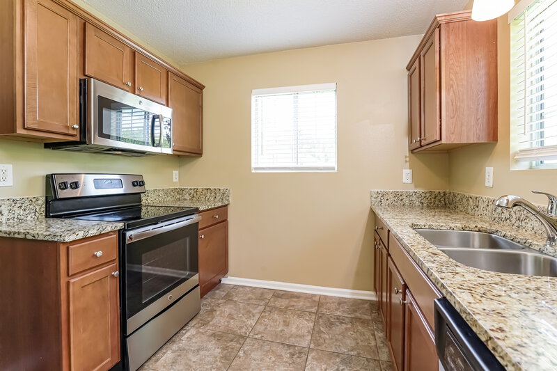 1,760/Mo, 2650 Stratford Lake Rd Winston-Salem, NC 27103 Kitchen View