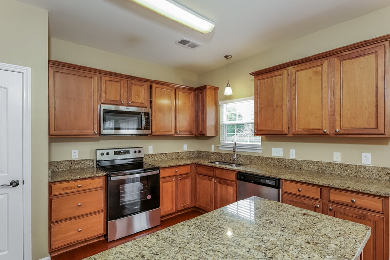 2,330/Mo, 4988 Old Towne Village Circle Pfafftown, NC 27040 Kitchen View