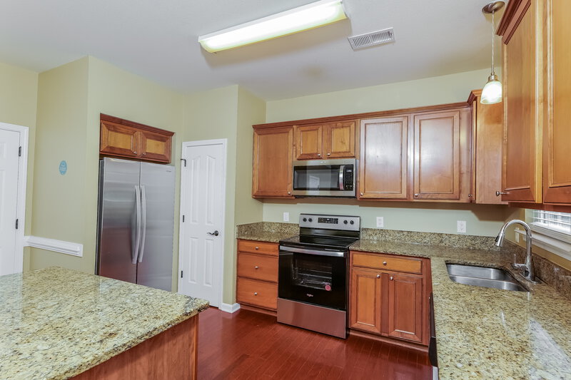 2,330/Mo, 4988 Old Towne Village Circle Pfafftown, NC 27040 Kitchen View 2