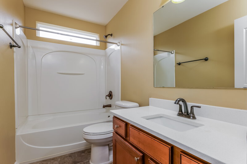 2,330/Mo, 4988 Old Towne Village Circle Pfafftown, NC 27040 Main Bathroom View