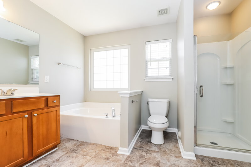 1,855/Mo, 4412 Gray Wolf Way Greensboro, NC 27406 Main Bathroom View