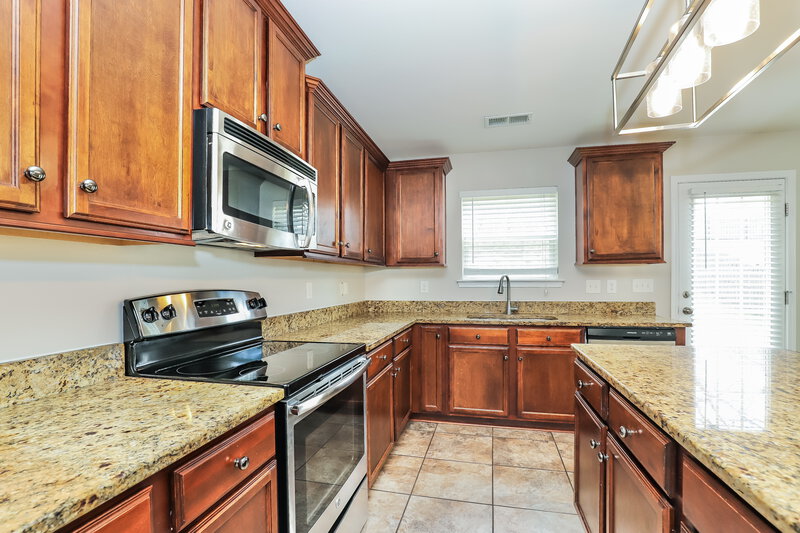 2,180/Mo, 419 Hancock Dr Kernersville, NC 27284 Kitchen View 3