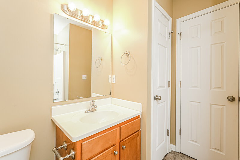 1,775/Mo, 3644 Thornaby Circle Winston-Salem, NC 27107 Bathroom View 2
