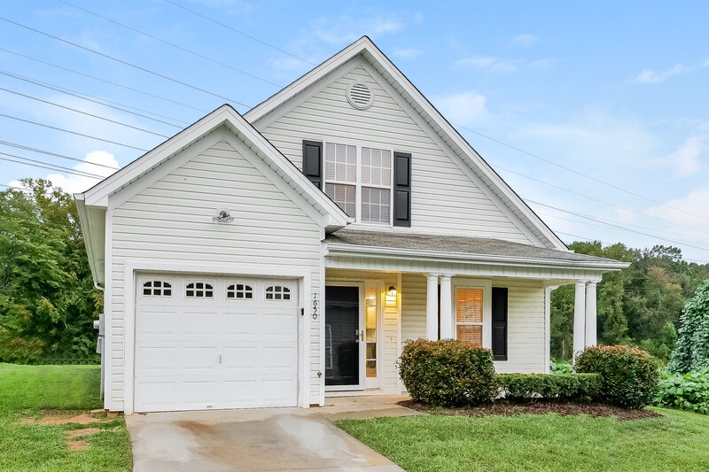 1,575/Mo, 1650 Sandersted Village Circle Winston-Salem, NC 27103 External View