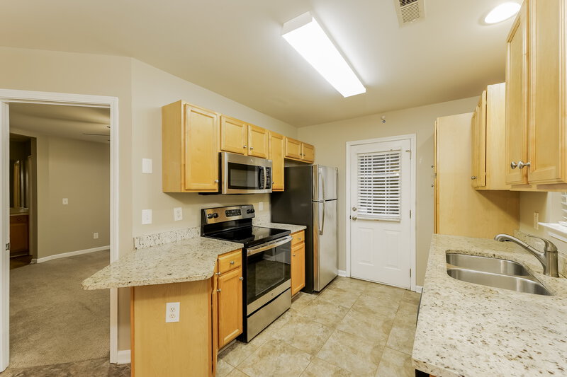 1,575/Mo, 1650 Sandersted Village Circle Winston-Salem, NC 27103 Kitchen View