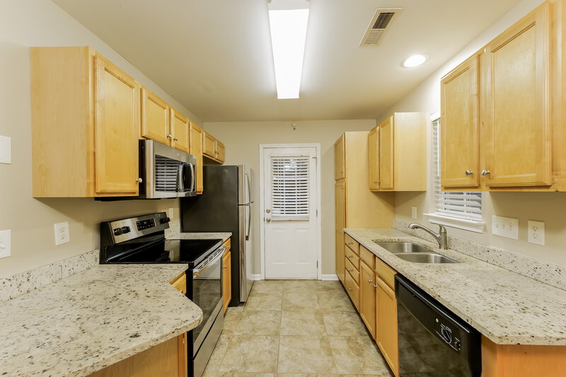 1,575/Mo, 1650 Sandersted Village Circle Winston-Salem, NC 27103 Kitchen View 2
